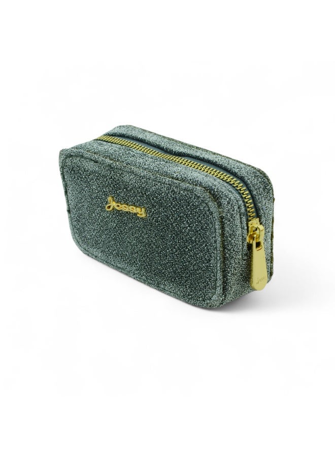 محفظة حريمي بتصميم أنيق يعكس روح العلامة الفاخرة ويبرز التفاصيل بعناية. تجمع بين البساطة والرقي، وتناسب الإطلالات اليومية والمناسبات الخاصة. - Image 1